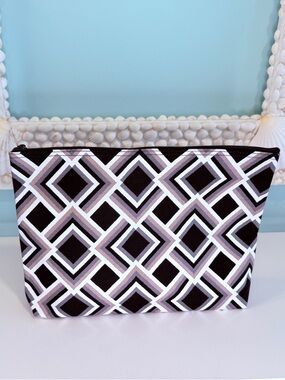 Thirty-One Geometric Black, Gray & White Cosmetic Pouch NWOT